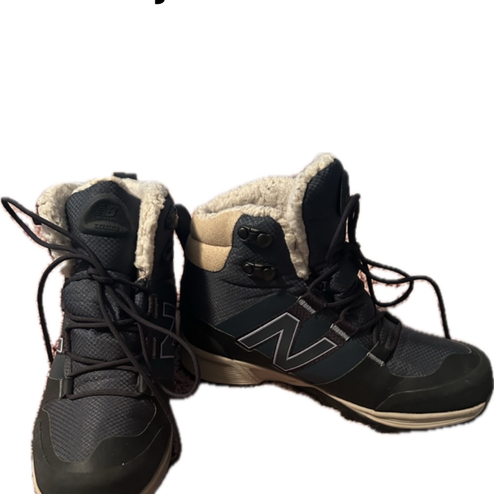 New Balance 1099 Womens SZ 7 Vibram Water Resistant Navy Boots WO1099NV